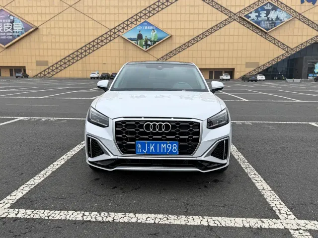 Audi Q2L — Фото автомобиля 2