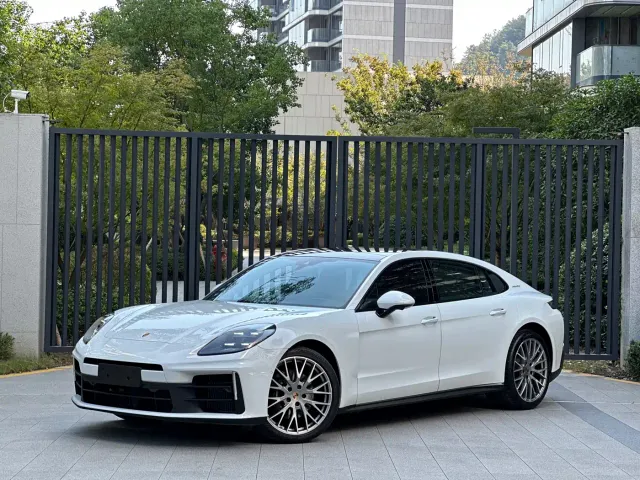 Фотография автомобиля — Porsche Panamera
