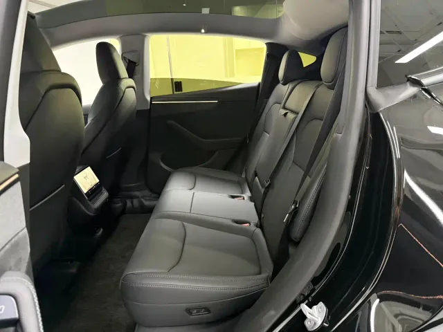 Tesla Model Y — Фото автомобиля 14