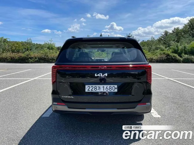 Kia Carnival Generation 4 — Фото автомобиля 4