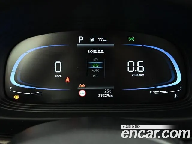 Hyundai Venue — Фото автомобиля 11