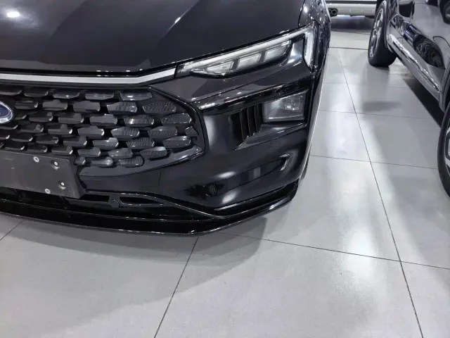 Ford Mondeo — Фото автомобиля 3