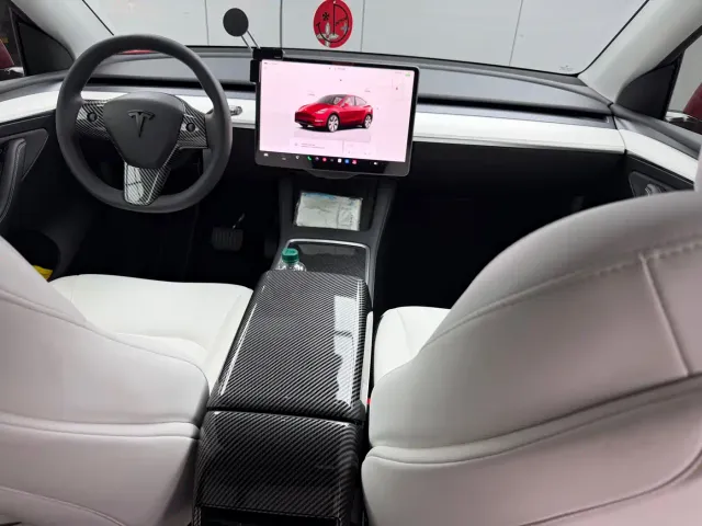Tesla Model Y — Фото автомобиля 10