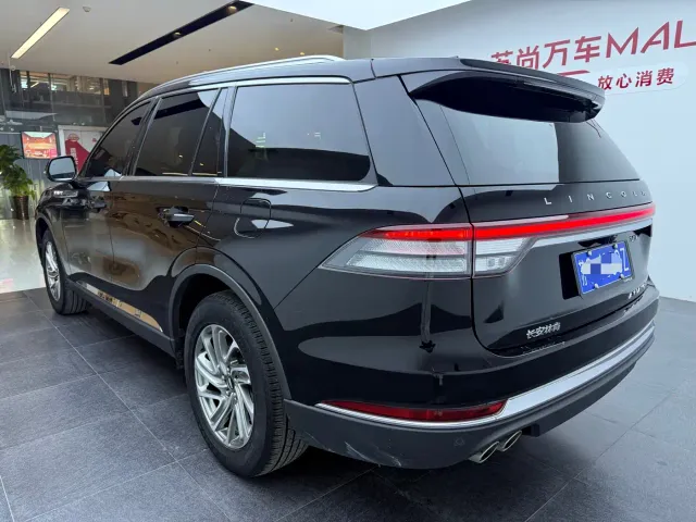 Lincoln Aviator — Фото автомобиля 12