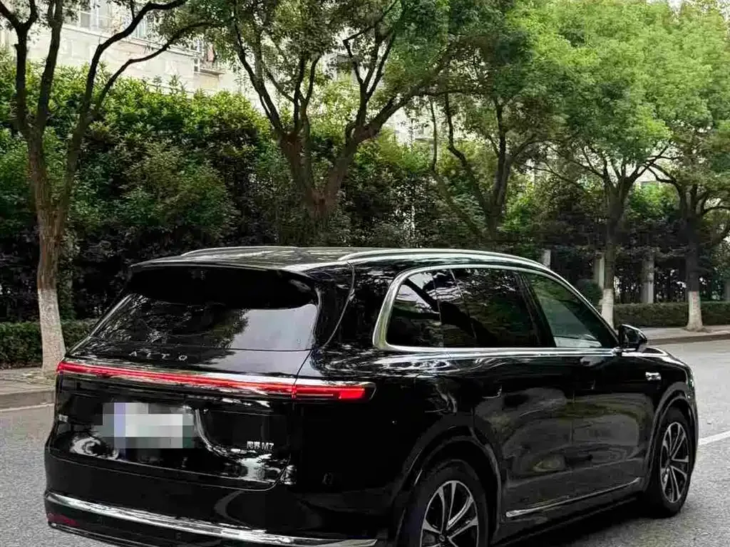 AITO Wenjie AITO M7 2026 Extended Range Ultra AWD 5-Seater — Фото автомобиля 3