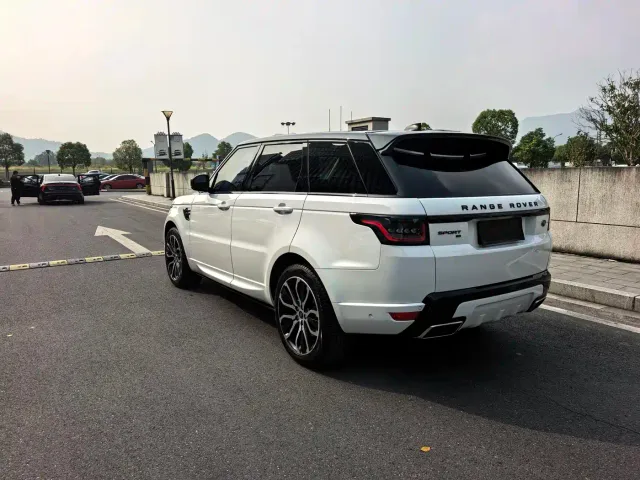 Land Rover Range Rover Sport — Фото автомобиля 3