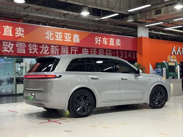 Li Auto L8 — Фото автомобиля 5