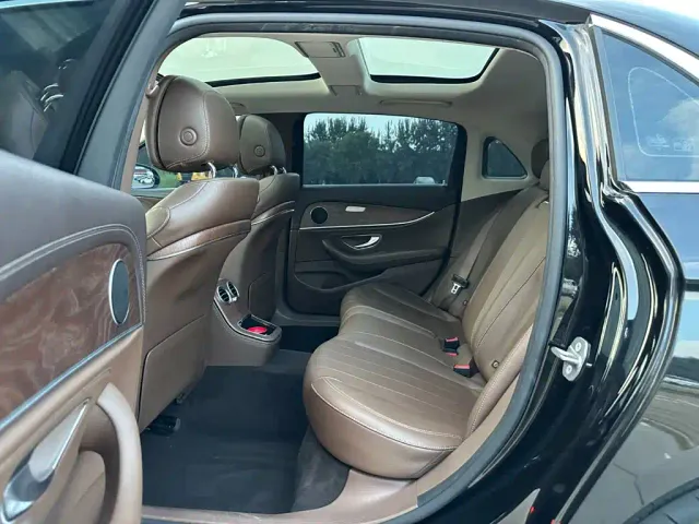 Mercedes-Benz E-Class — Фото автомобиля 9