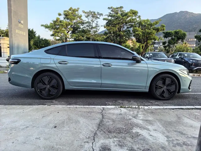 Volkswagen Passat — Фото автомобиля 10