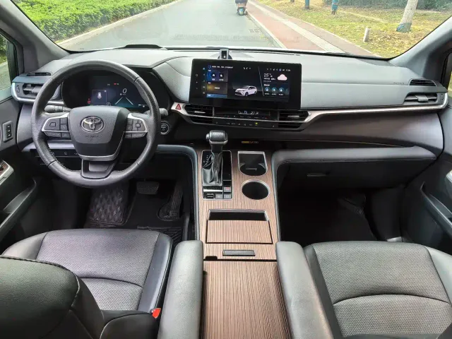 Toyota Granvia — Фото автомобиля 12