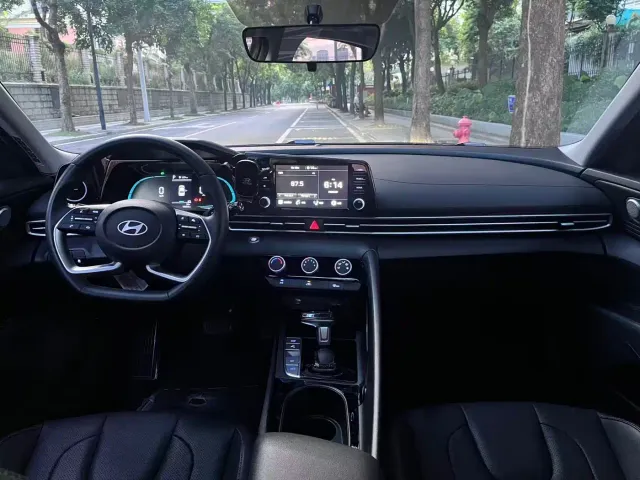 Hyundai Elantra — Фото автомобиля 10