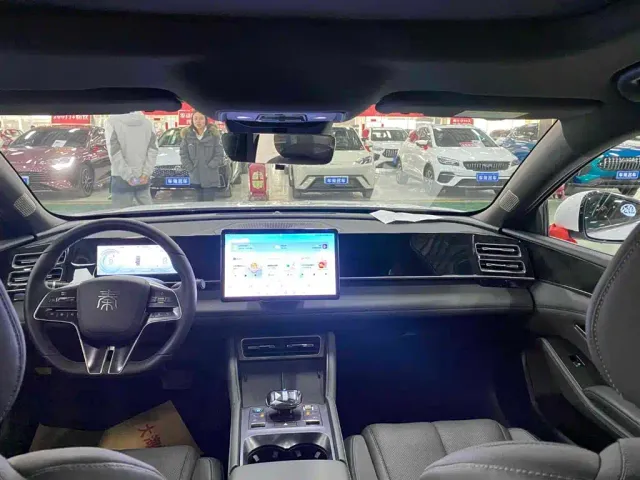 BYD Qin L — Фото автомобиля 11