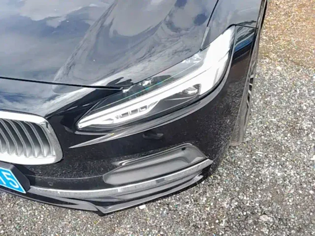 Volvo S90 — Фото автомобиля 23