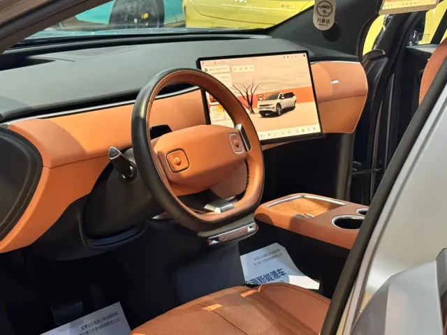Changan Qiyuan E07 — Фото автомобиля 7