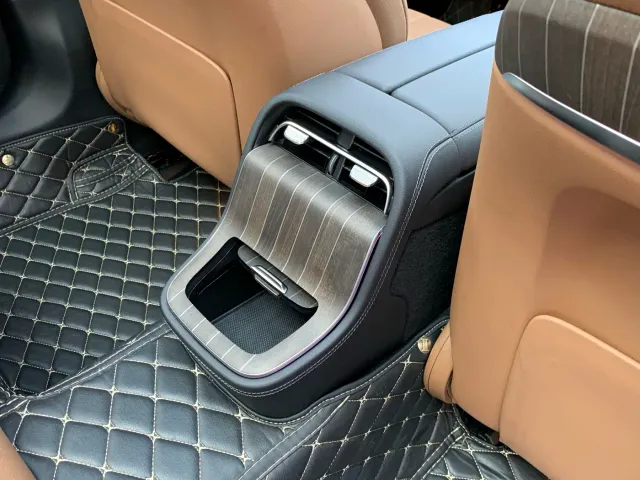 Mercedes-Benz E-Class — Фото автомобиля 30