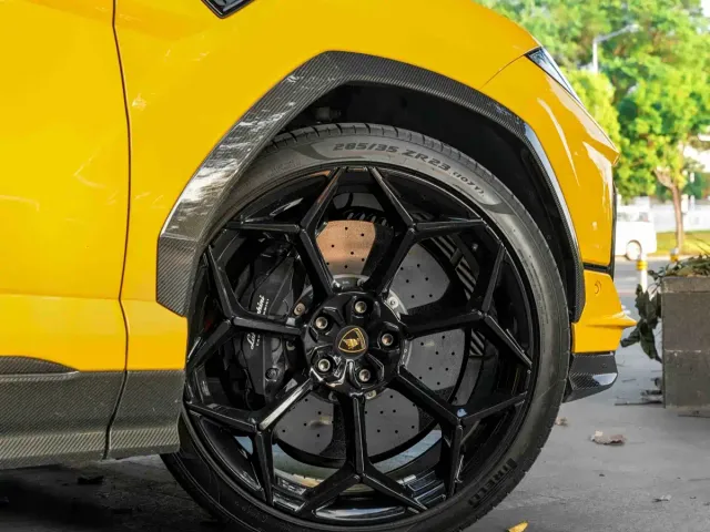 Lamborghini Urus — Фото автомобиля 8