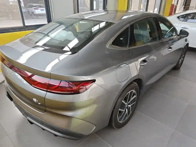 BYD Qin L — Фото автомобиля 6