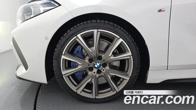 BMW 1 Series F40 — Фото автомобиля 5