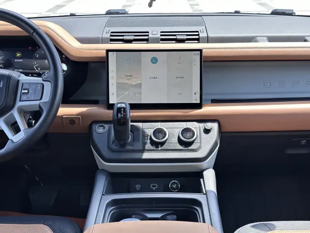 Land Rover Defender — Фото автомобиля 14
