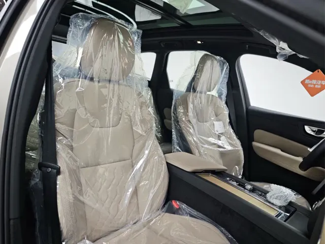 Volvo XC60 — Фото автомобиля 11