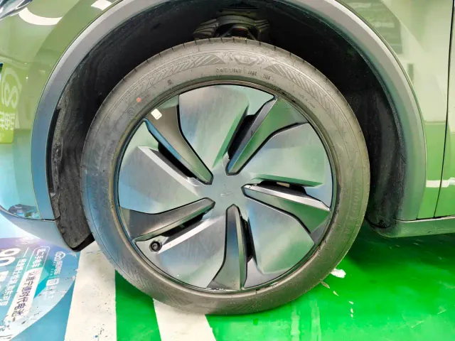 Tesla Model Y 2026 Rear-Wheel Drive — Фото автомобиля 3