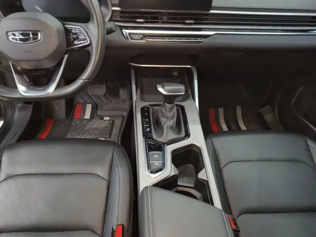 Geely Emgrand — Фото автомобиля 13