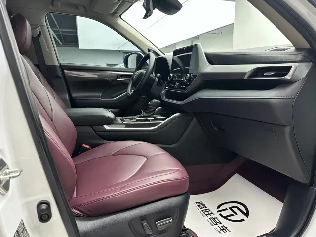 Toyota Highlander — Фото автомобиля 6