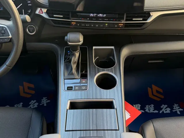 Toyota Sienna — Фото автомобиля 13