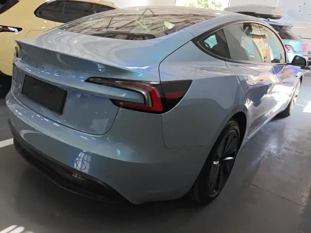 Tesla Model 3 — Фото автомобиля 3
