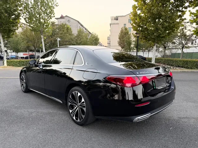 Mercedes-Benz E-Class — Фото автомобиля 4