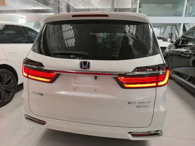 Honda Odyssey — Фото автомобиля 5