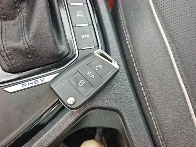 Volkswagen Tiguan L PHEV — Фото автомобиля 8