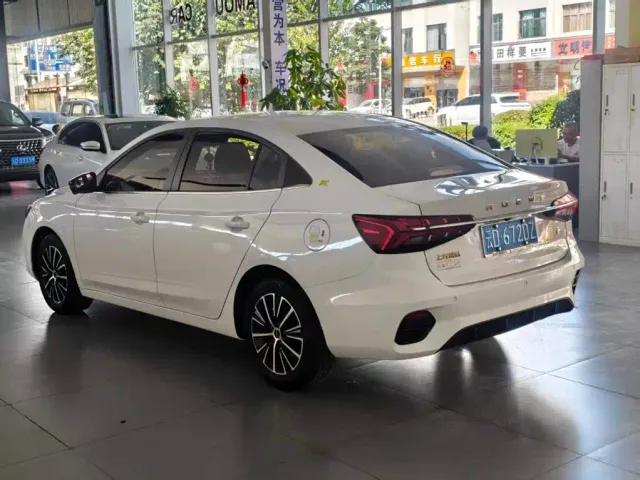 Roewe i5 — Фото автомобиля 5