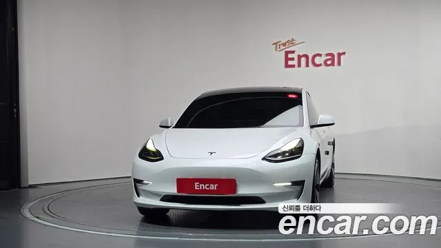 Tesla Model 3 — Фото автомобиля 3