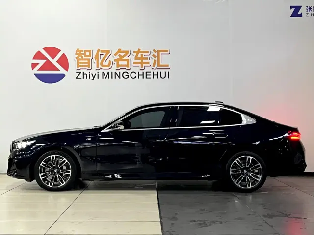 BMW 5 Series — Фото автомобиля 3