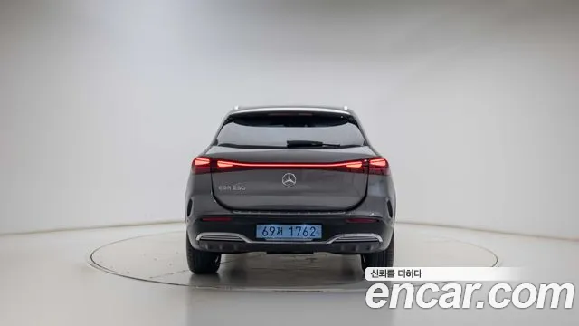 Mercedes-Benz EQA — Фото автомобиля 4