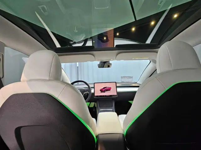 Tesla Model 3 — Фото автомобиля 11