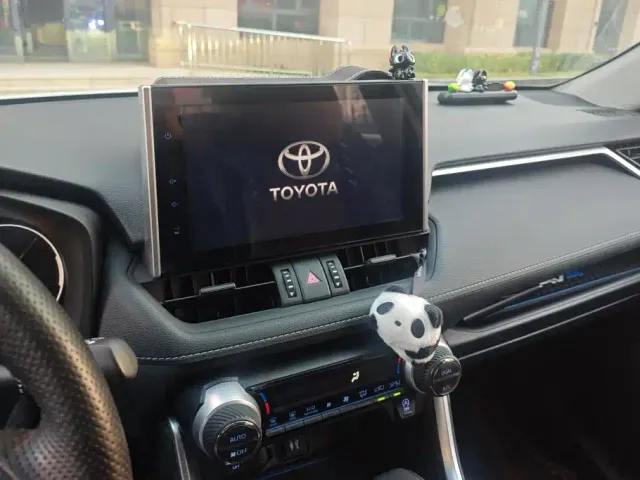 Toyota RAV4 — Фото автомобиля 13