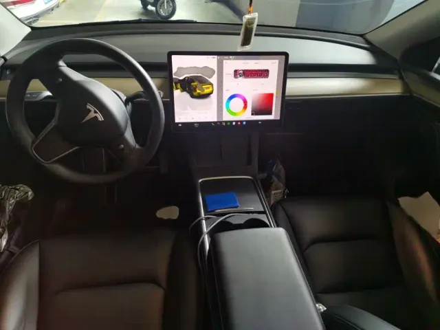 Tesla Model Y — Фото автомобиля 12