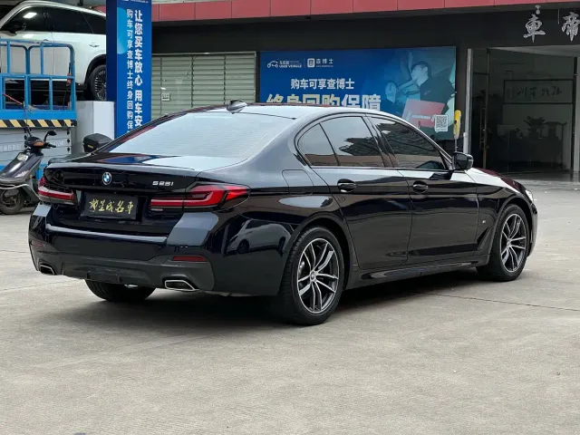 BMW 5 Series — Фото автомобиля 17