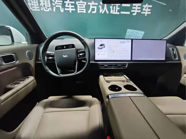 Li Auto L8 — Фото автомобиля 5