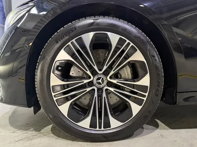 Mercedes-Benz E-Class — Фото автомобиля 3
