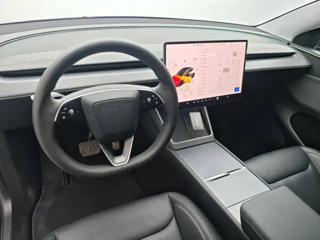 Tesla Model Y — Фото автомобиля 9