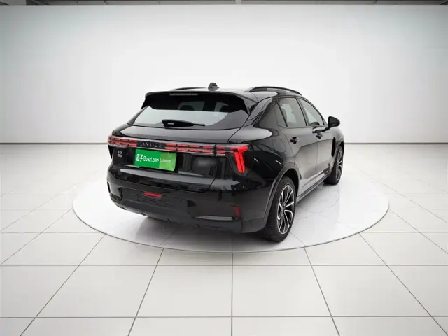 Lynk & Co 01 — Фото автомобиля 4
