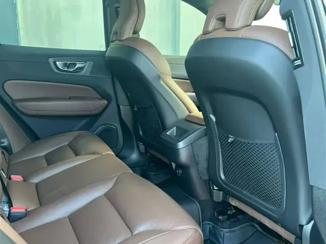Volvo XC60 — Фото автомобиля 12