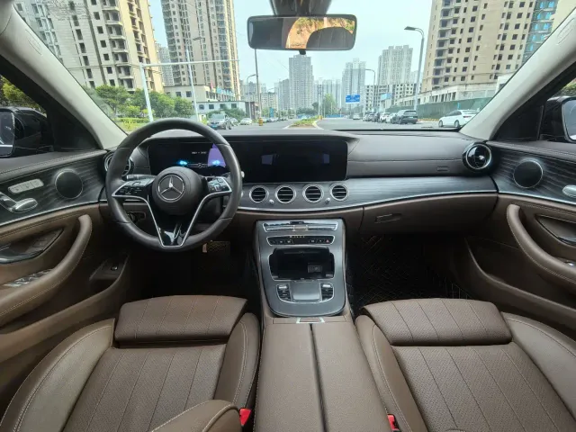Mercedes-Benz E-Class — Фото автомобиля 19