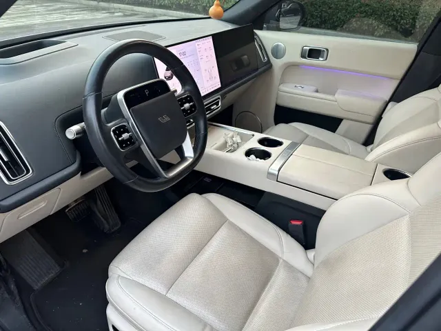 Li Auto L9 — Фото автомобиля 9