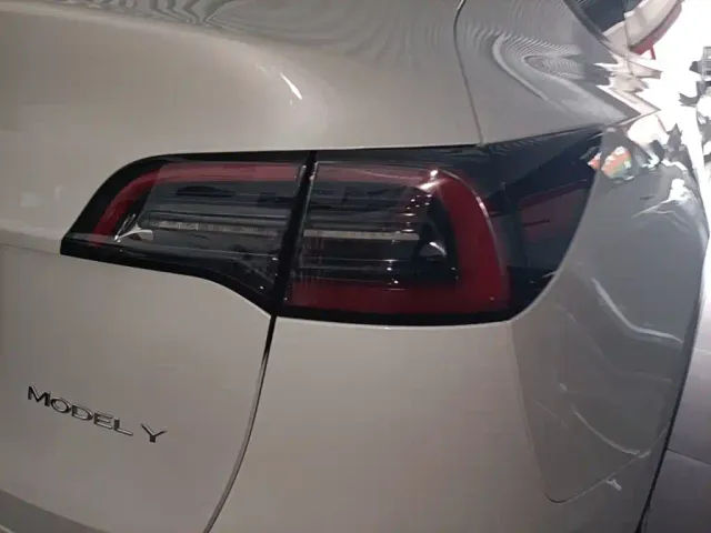 Tesla Model Y — Фото автомобиля 7