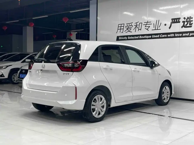 Honda Fit — Фото автомобиля 4
