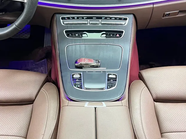 Mercedes-Benz E-Class — Фото автомобиля 10
